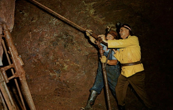 Iron Mountain Iron Mine - Old Postcard View (newer photo)